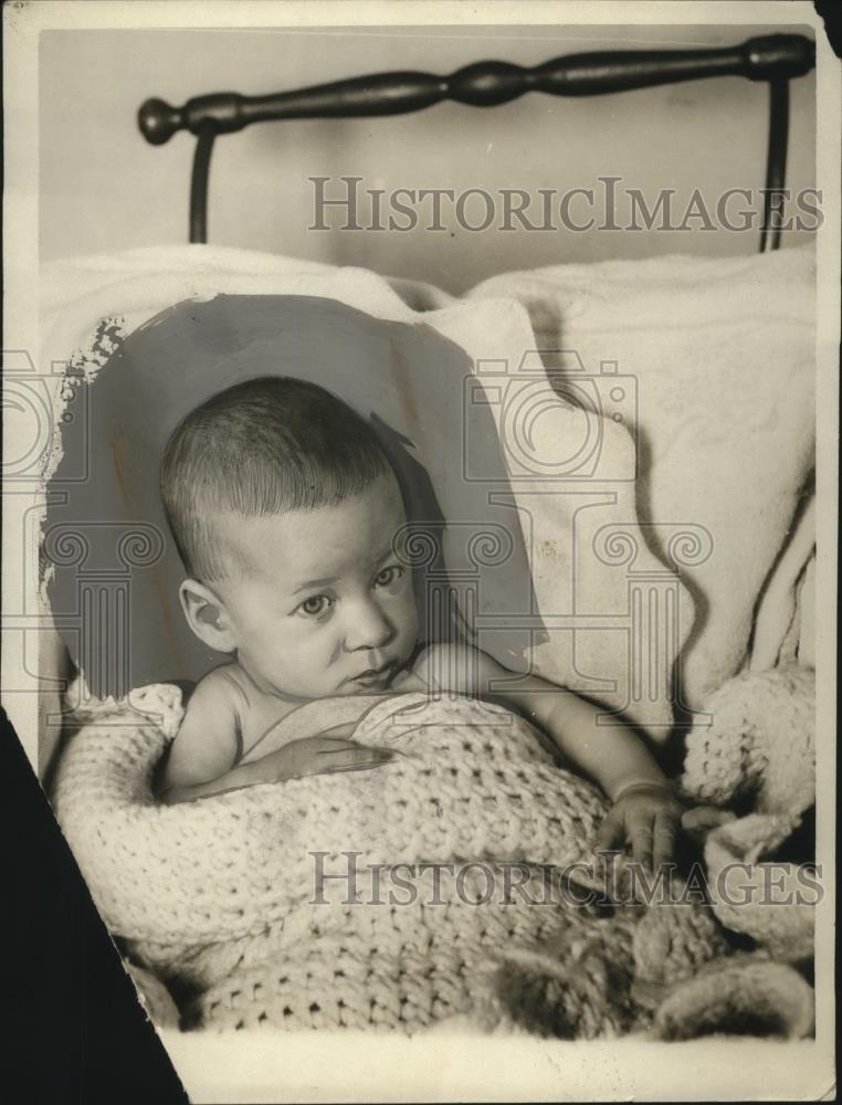 1925 Press Photo Baby who was taken by Muriel Surrene - neo24558 - Historic Images