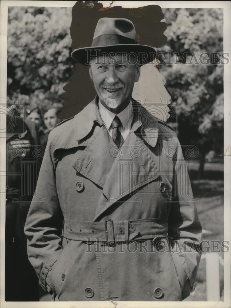 1948 Press Photo Jan Christian Smuts at Northholt Airport, England - neo25534 - Historic Images