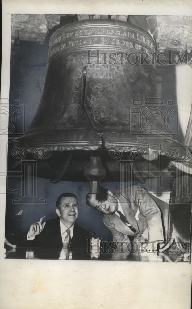 1951 Press Photo The Liberty Bell, Independence Hall Philadelphia - neo25699 - Historic Images
