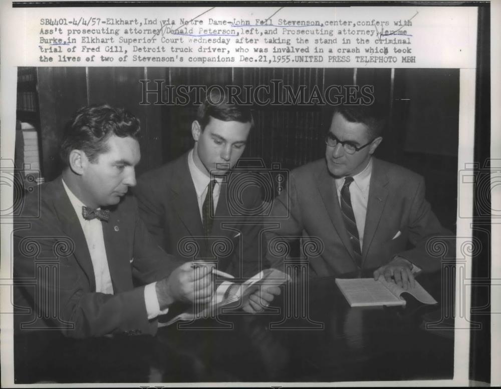 1957 Press Photo John Fell Stevenson Confers With Donald Peterson And Mr. Burke - Historic Images