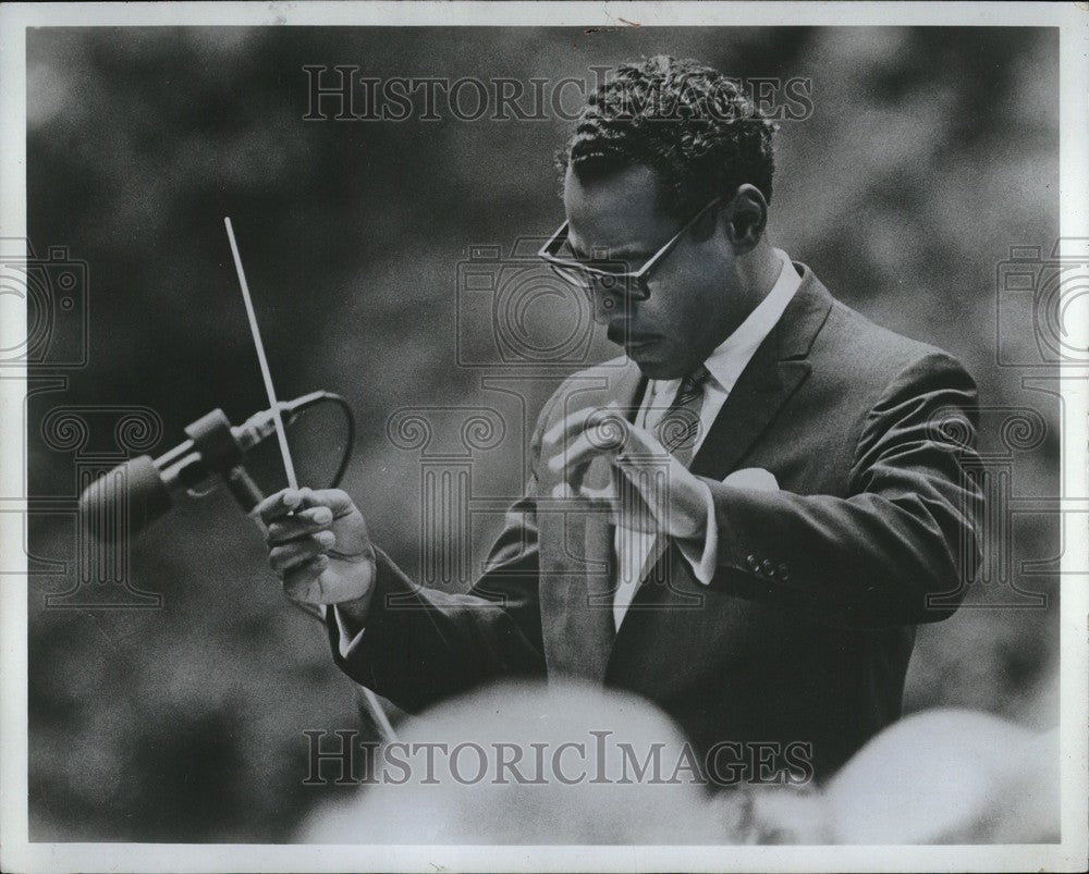 1970 Press Photo Paul Freeman conductor - Historic Images