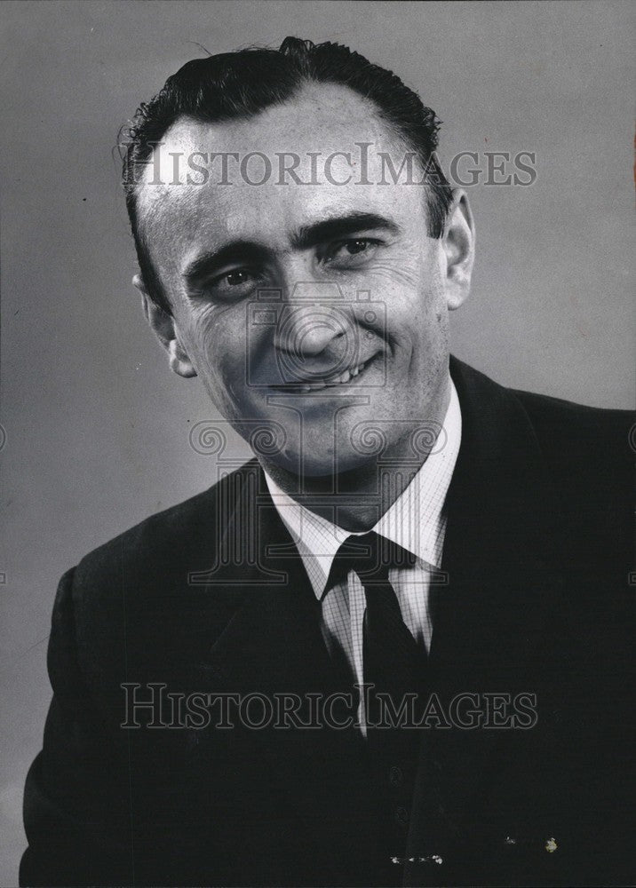 1954 Press Photo Robert Vellay Executive Chef - Historic Images