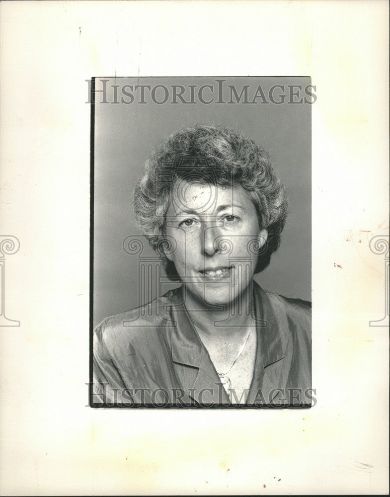 1988 Press Photo Author Dr Carol Becker - Historic Images