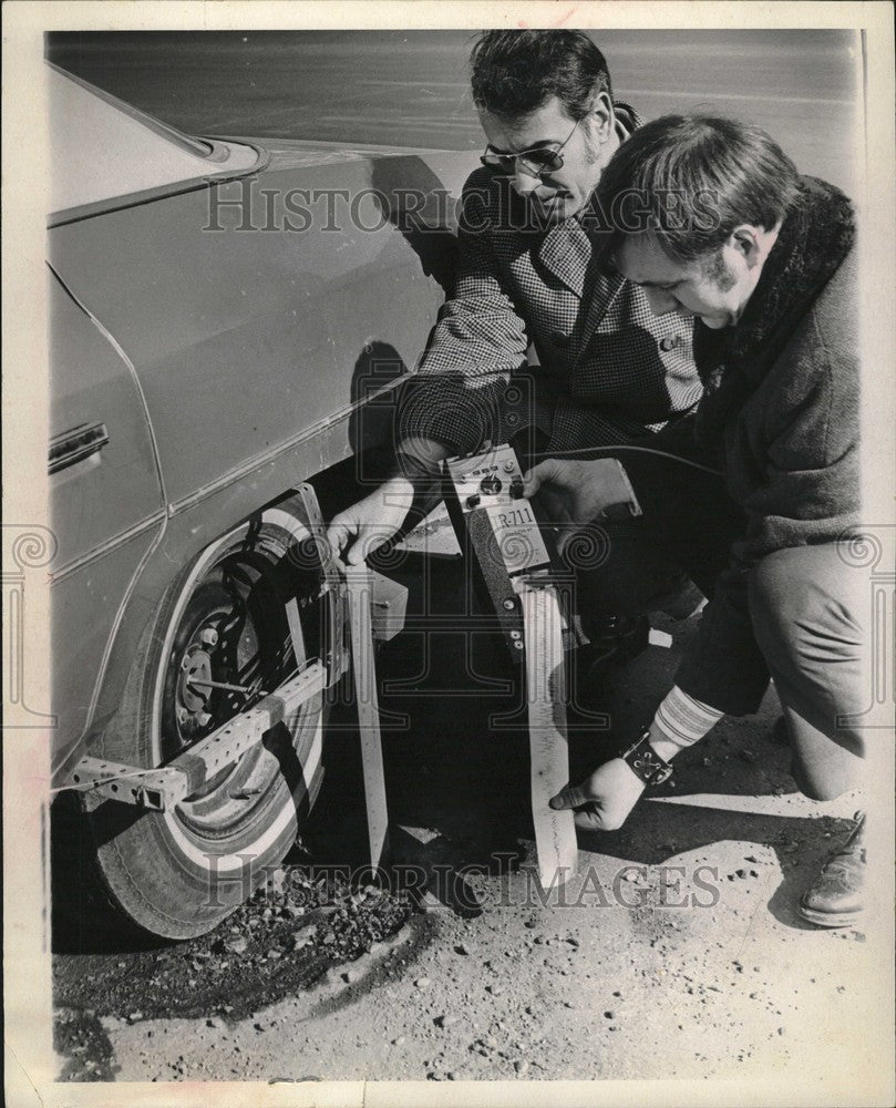 1973 Press Photo Joltometer automobile road measurement - Historic Images