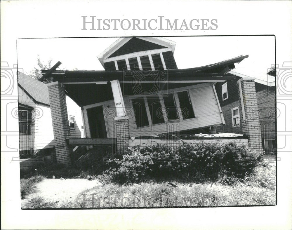 1991 Press Photo Housing Stripped - Historic Images