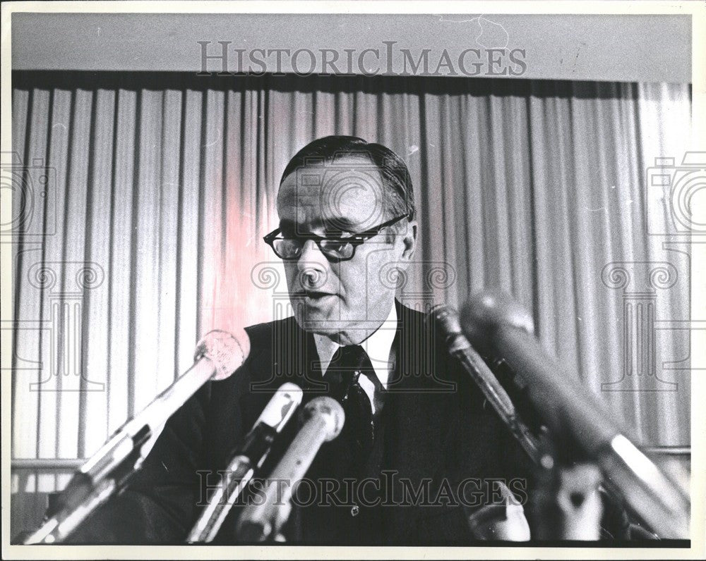 1982 Press Photo Chairman James Aliber - Historic Images