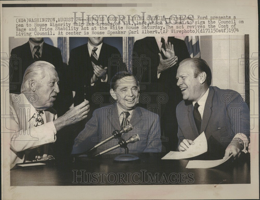 1974 Press Photo Les Arends US cost of living council - Historic Images