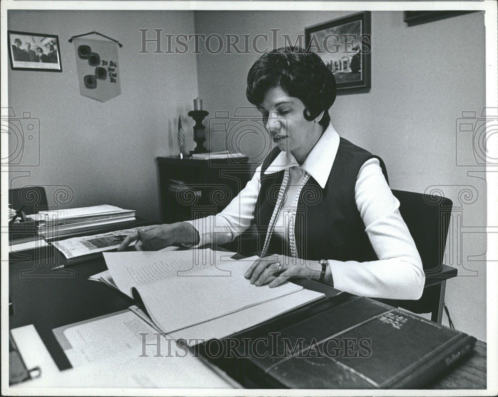 1972 Press Photo Agnes Mary Mansour Mercy College - Historic Images