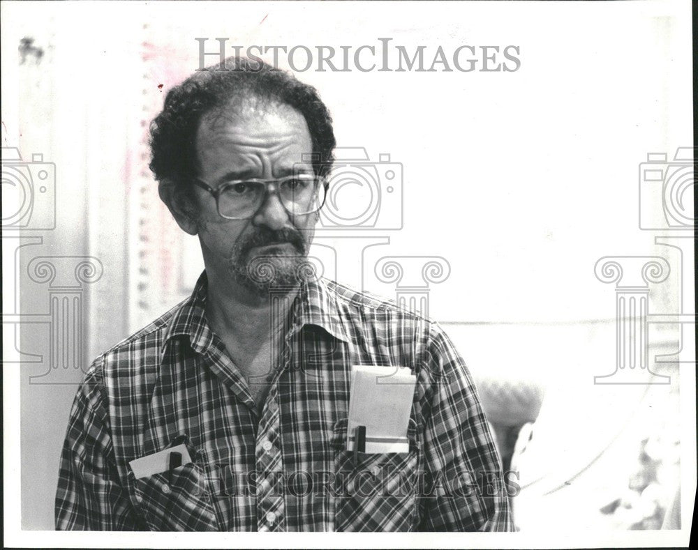 1982 Press Photo Marvin March decorator Annie - Historic Images