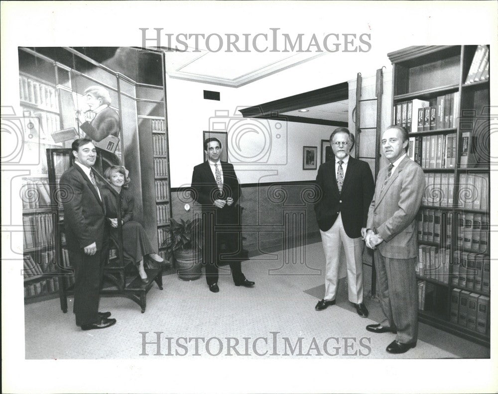 1990 Press Photo Bob Massie Presidnet and CEO Gale Rese - Historic Images