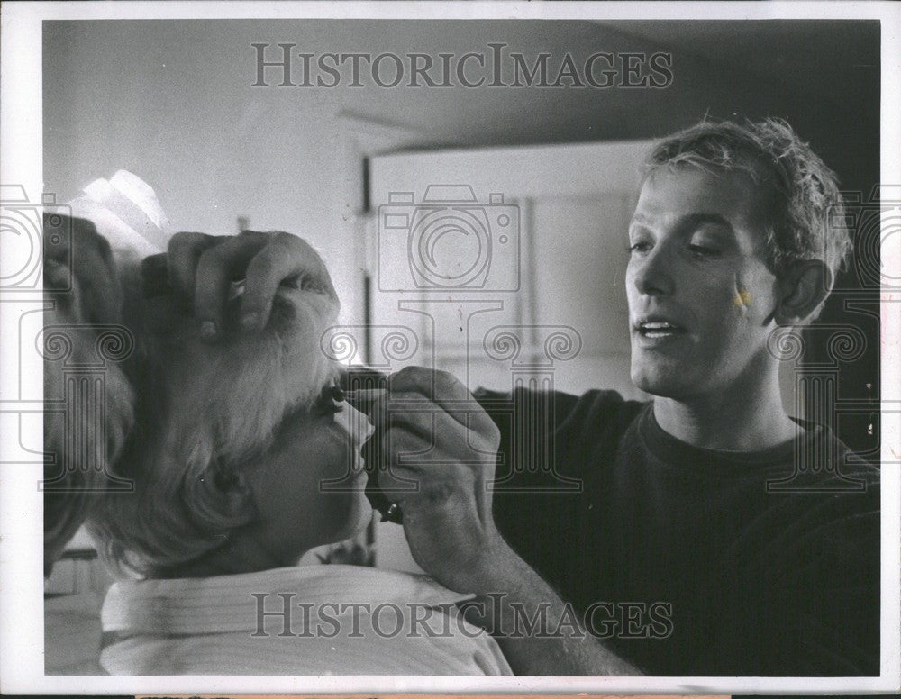 1967 Press Photo George Masters beautician - Historic Images