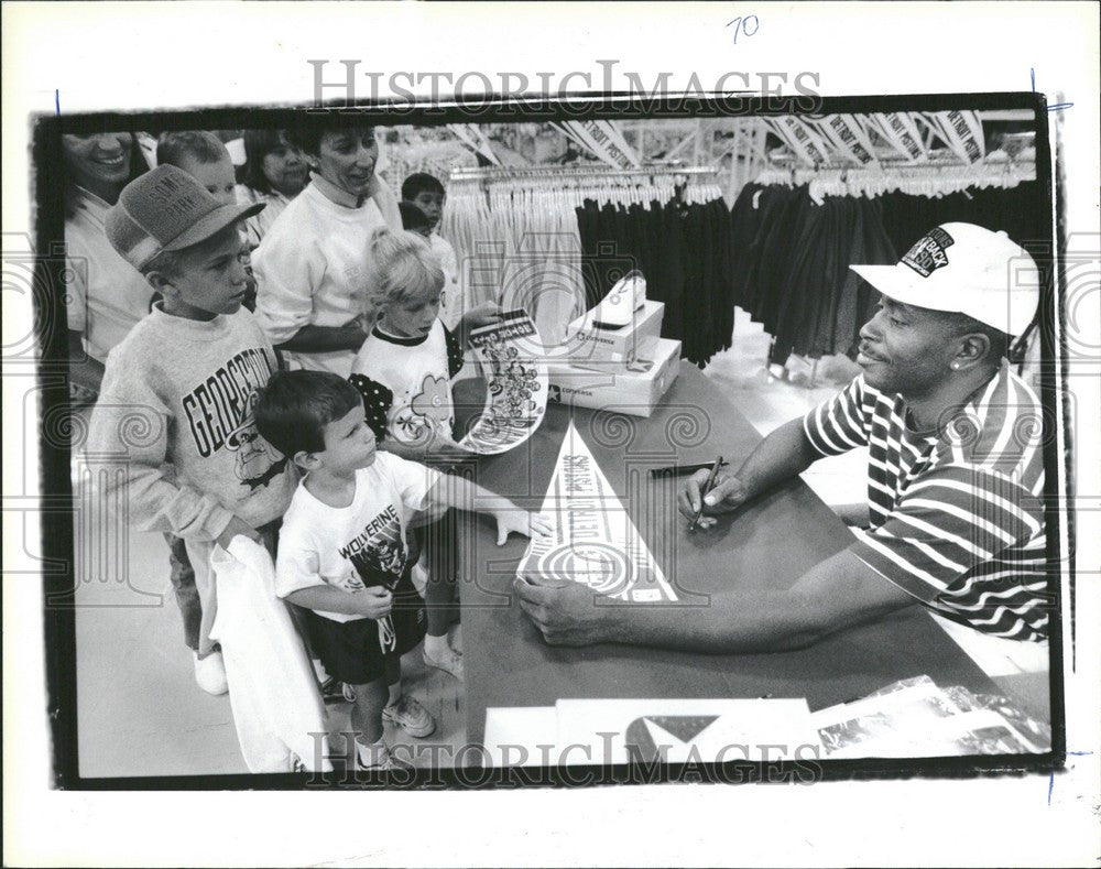 1990 Press Photo Mark Aguirre basketball player USA - Historic Images