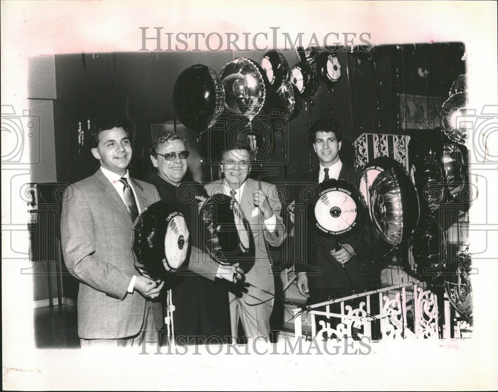 1988 Press Photo Father Lloyd Theil celebrates - Historic Images