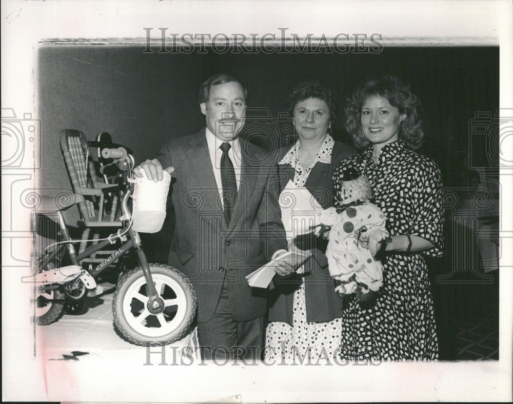 1989 Press Photo John Yablonky Foster Grandparents - Historic Images