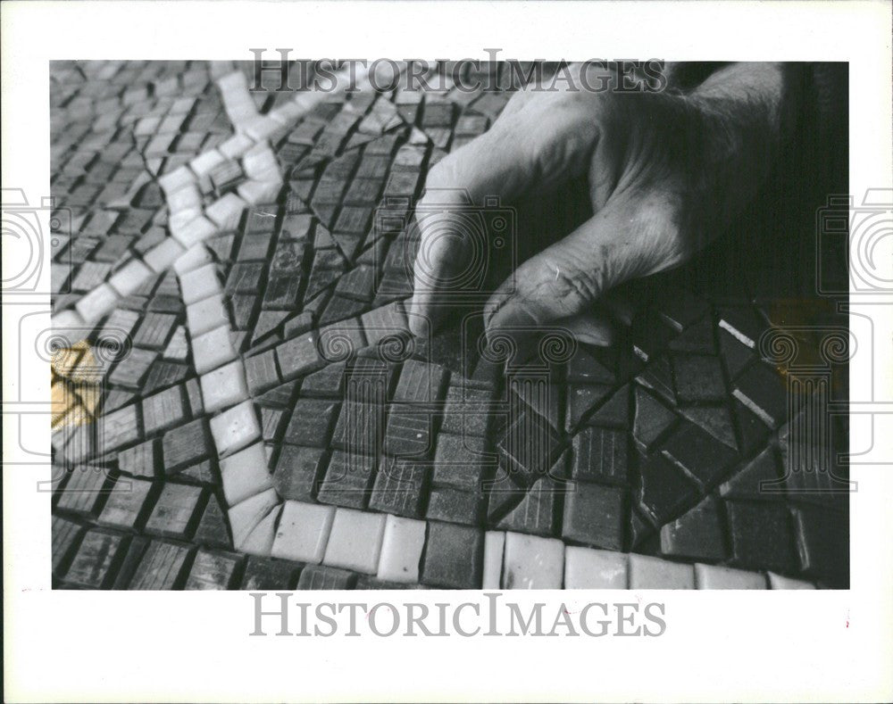 1990 Press Photo Edgar Louis Yaeger Modernist - Historic Images