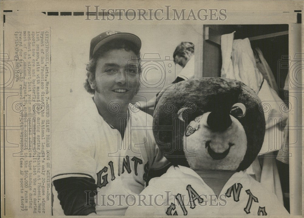 1974 Press Photo Bryant San Francisco Giant Bear sport - Historic Images