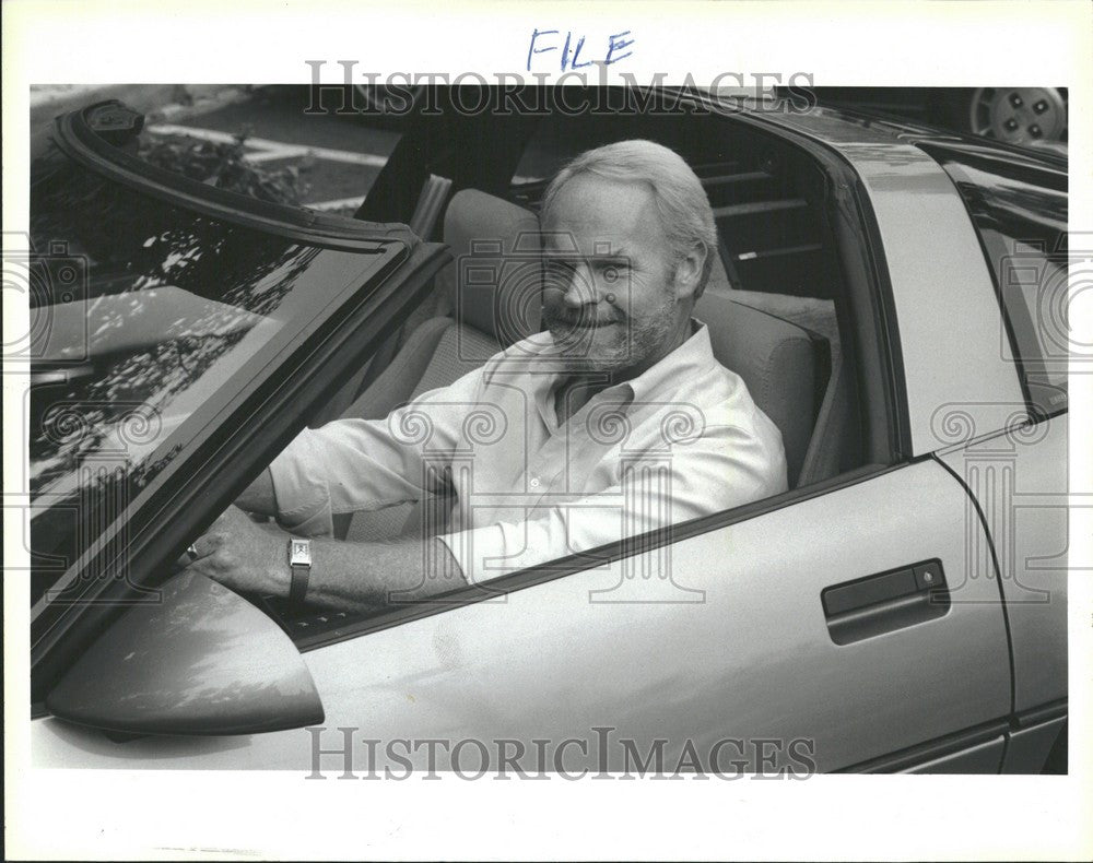 1989 Press Photo Thos Bryant Ditor Road and Track - Historic Images