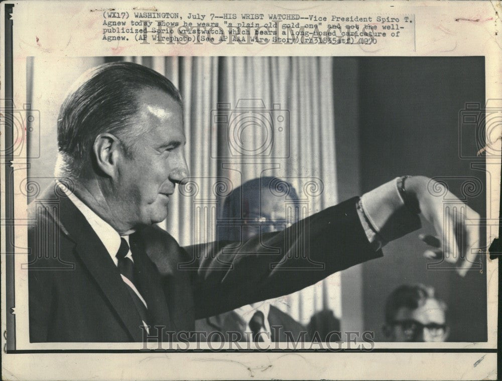 1970 Press Photo Vice President Spiro T Agnew watch - Historic Images