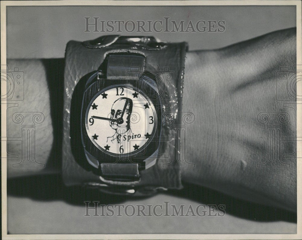 1970 Press Photo Spiro Agnew novelty watch - Historic Images