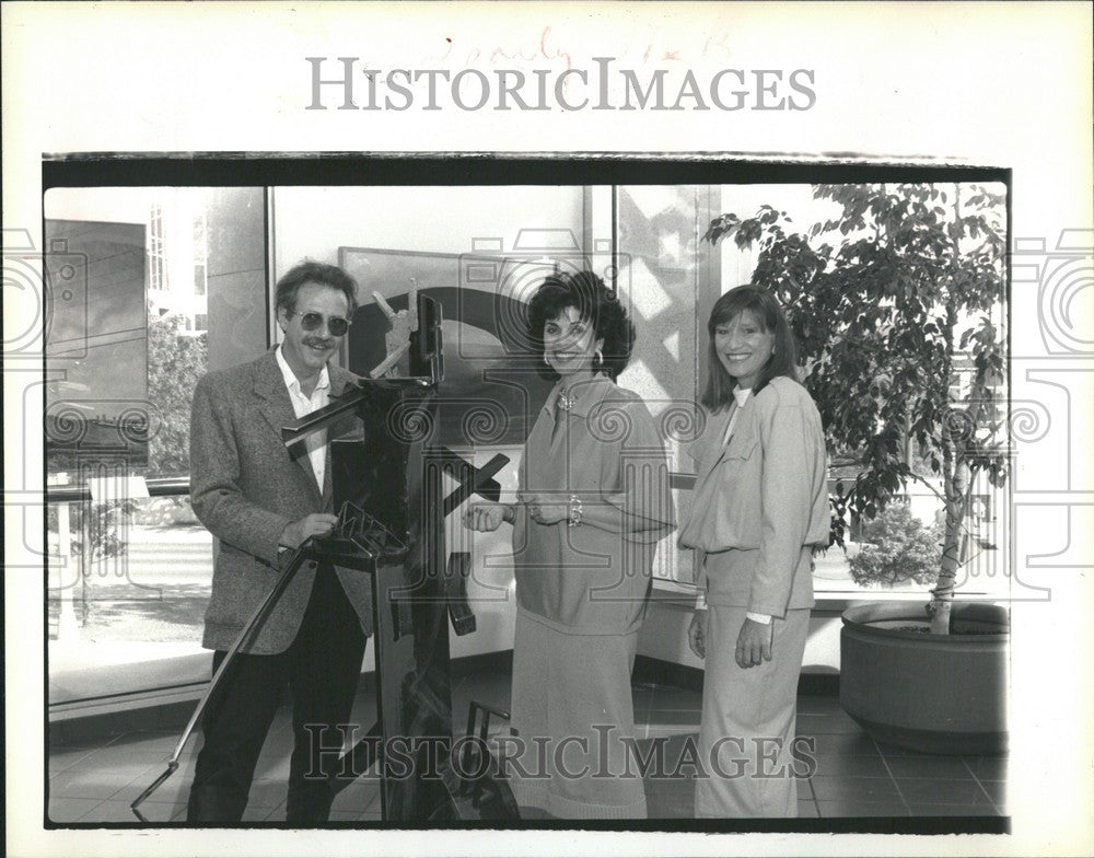 1988 Press Photo Mary Wright founder Xochipilli Gallery - Historic Images