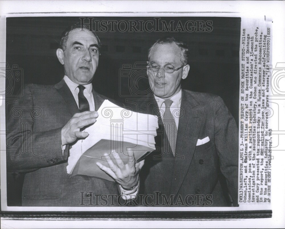 1963 Press Photo Milton Cohe William Cary Exchange - Historic Images