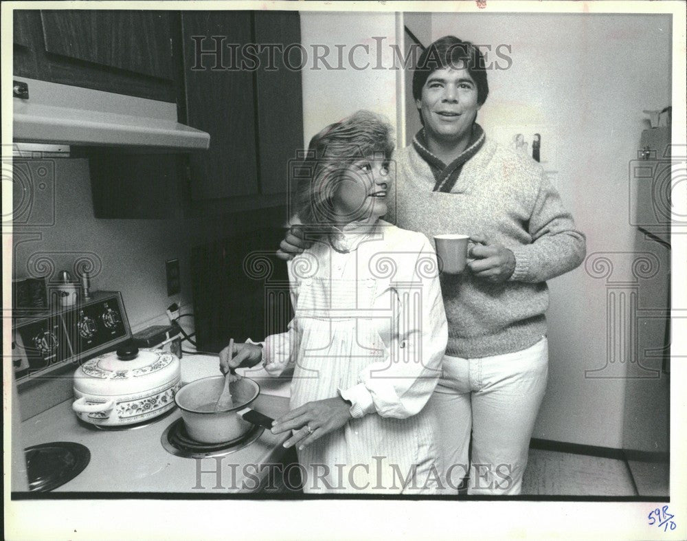 1984 Press Photo Julie Castillo, Mystery - Historic Images