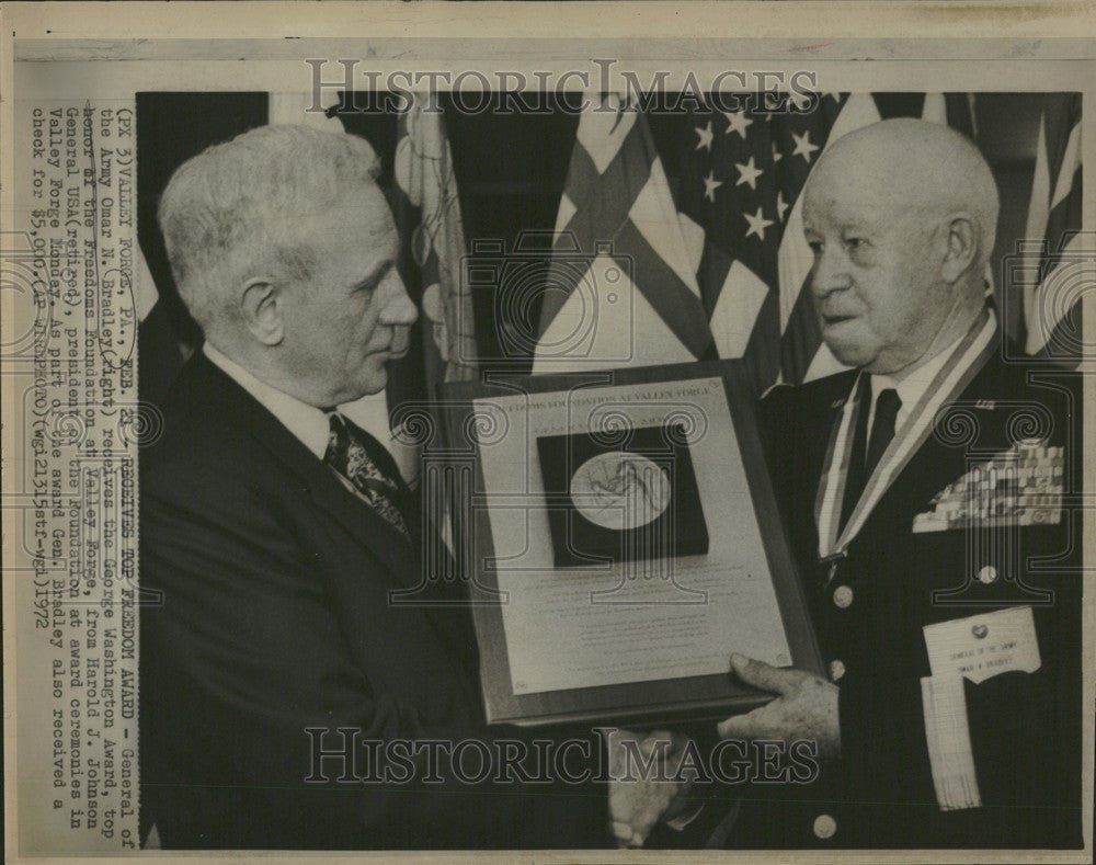 1972 Press Photo valley forge oman bradley award genera - Historic Images