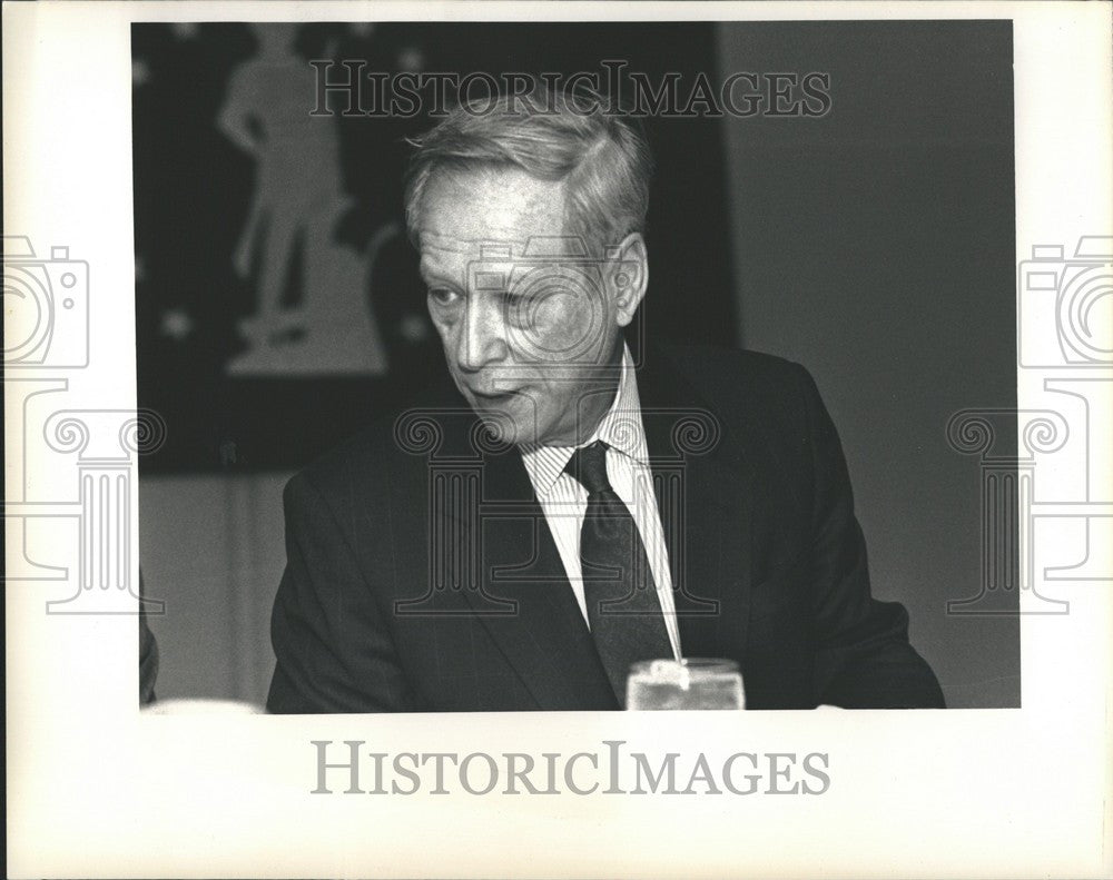 1989 Press Photo William Blumenthal Savings Bonds - Historic Images