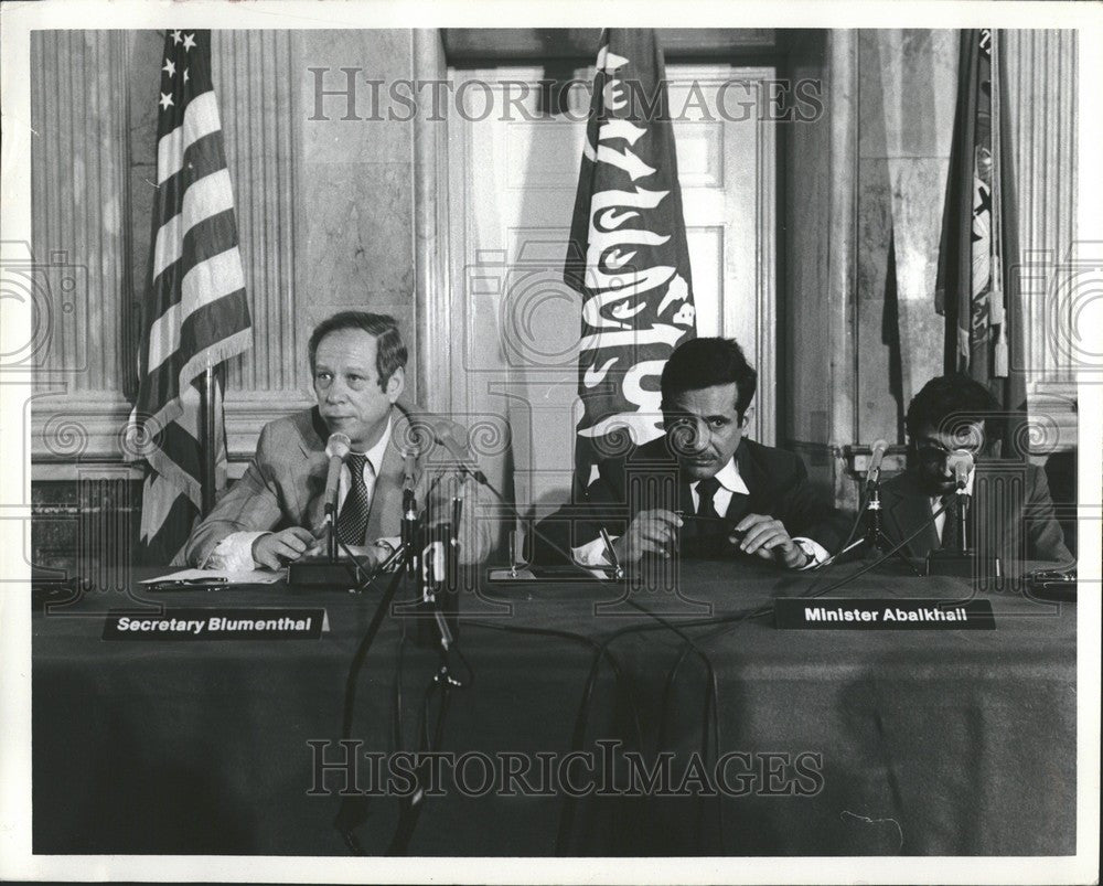 Press Photo Secretary Blumenthal Minster Abalkahall - Historic Images