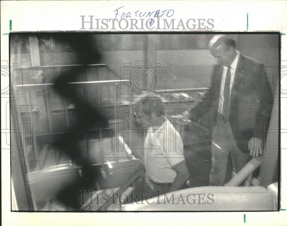 1986 Press Photo Thomas Fortunato, is escorted out - Historic Images