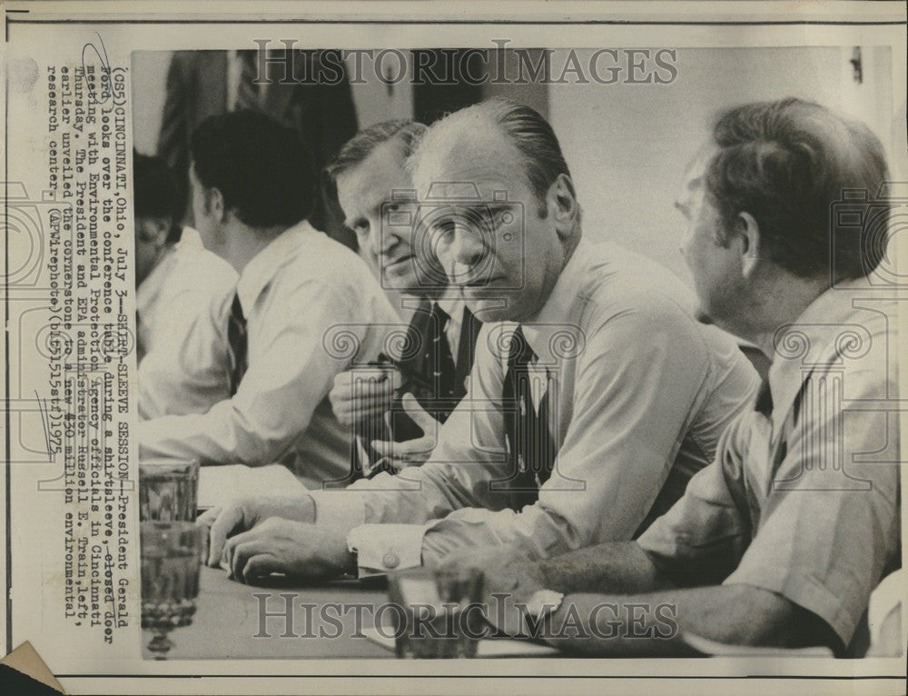 1975 Press Photo Gerald R. Ford President Nixon pardon - Historic Images