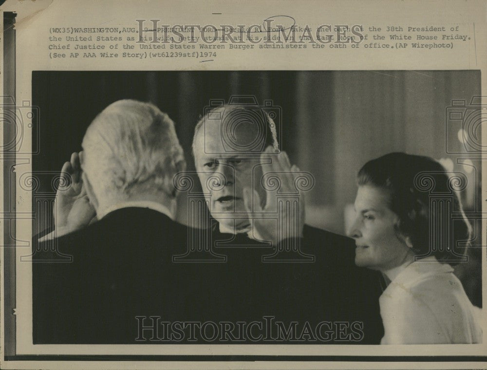 1974 Press Photo President Gerald R. Ford Warren Burger - Historic Images