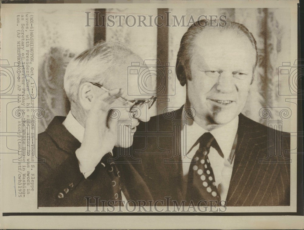 1975 Press Photo Thomas Kleppe President Ford sworn - Historic Images