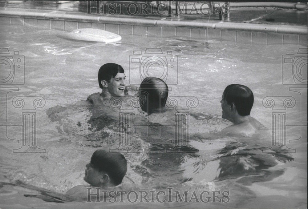 Press Photo Swimming Pool - Historic Images