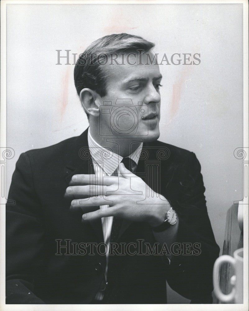 1965 Press Photo Tom Shannon Politician - Historic Images