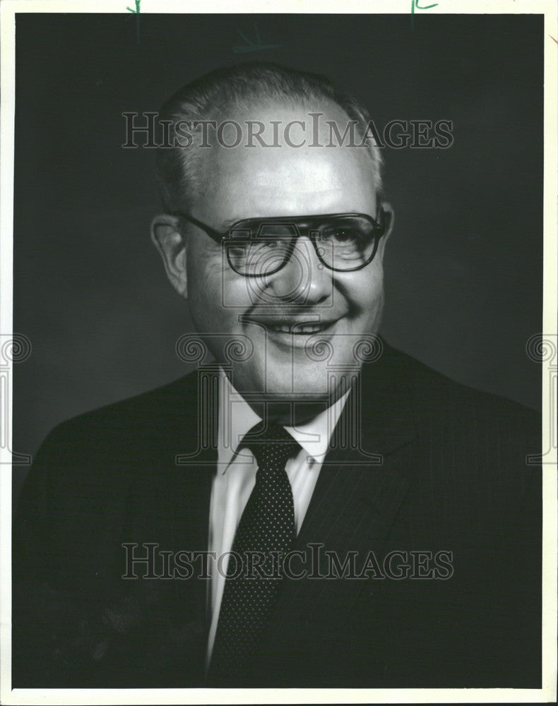 1986 Press Photo Commissioner William Suzore - Historic Images