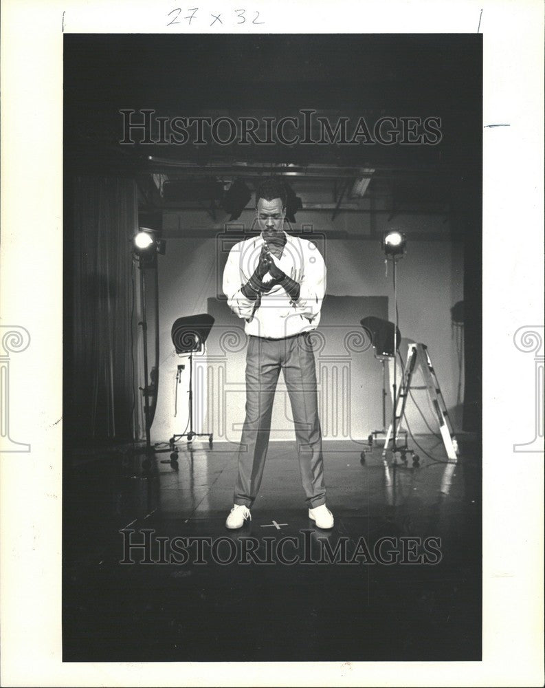 1987 Press Photo Curtis Gadson Singer Tiger&#39;s Anthem - Historic Images