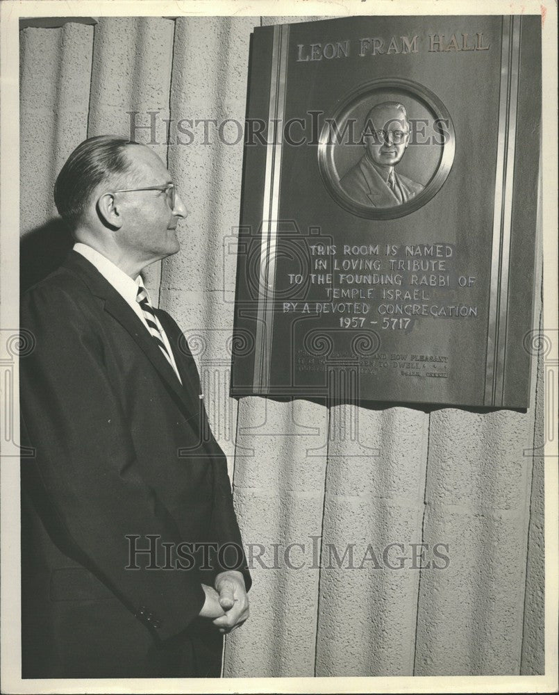 1957 Press Photo Rabbi Leon Man - Historic Images
