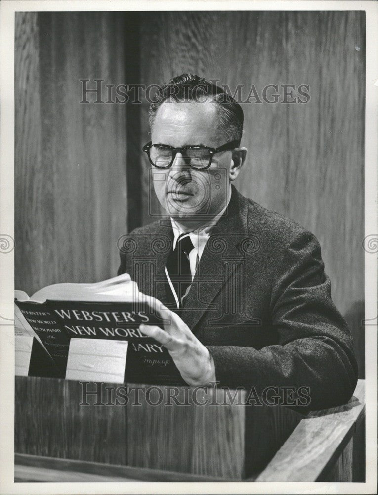 1958 Press Photo Dr. Bergan Evans &quot;Top Dollar&quot; - Historic Images