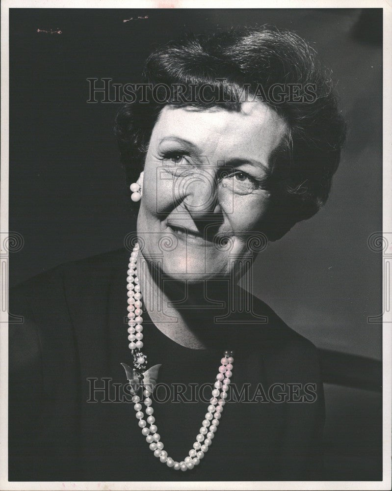 1965 Press Photo Fran Harris TV Host basketball player - Historic Images