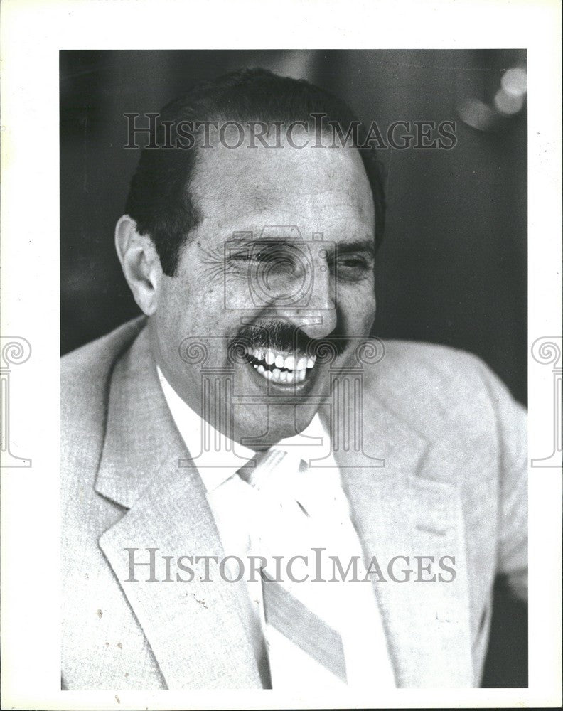 1989 Press Photo Youssef Yomtoob school superintendent - Historic Images