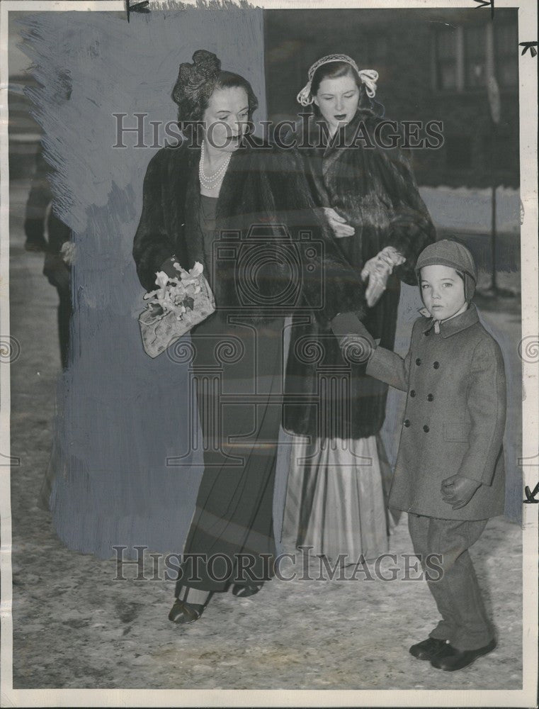 1944 Press Photo Mrs Wesson Seyburn Edward McLevain - Historic Images