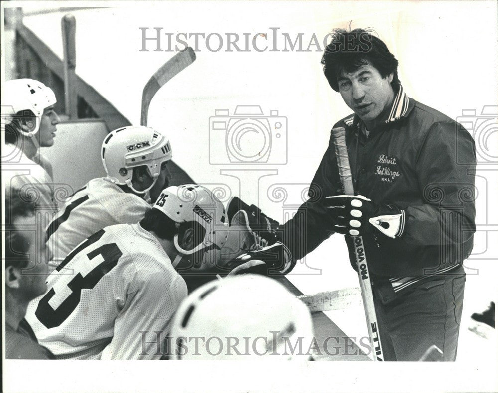 1985 Press Photo Nick Polano Head Coach Red Wings. - Historic Images