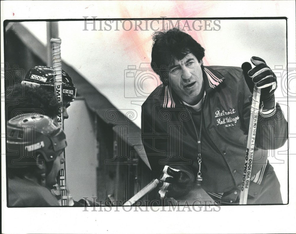 Press Photo Nick Polano Detroit Red Wings coach - Historic Images