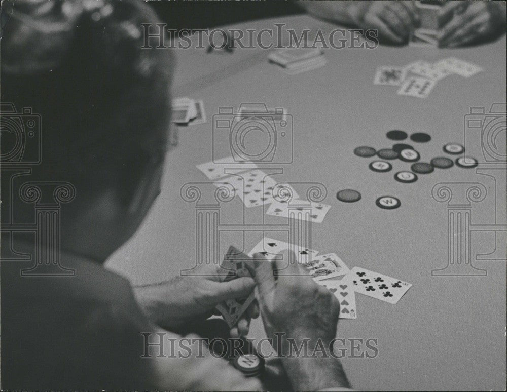 1940 Press Photo Poker Card Game - Historic Images