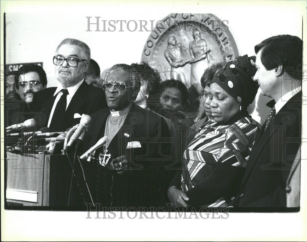 1986 Press Photo Desmond Tutu Apartheid Detroit Visit - Historic Images