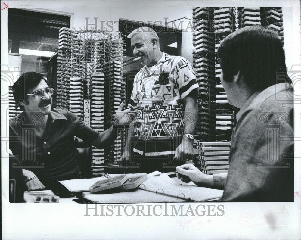 1974 Press Photo Lou Schuck Night - Historic Images
