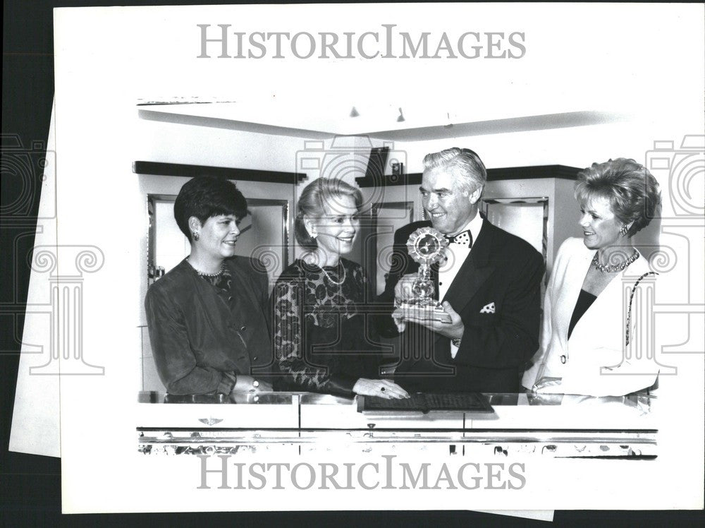 1992 Press Photo Shubot Jewelers 75th Party - Historic Images