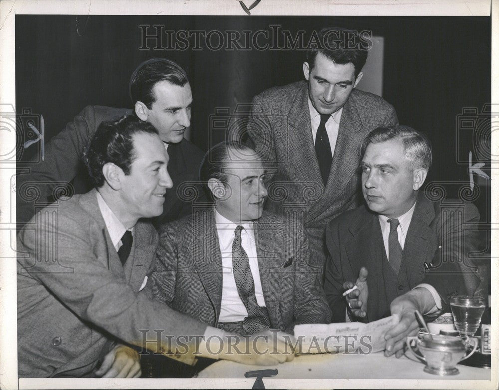 1943 Press Photo Leonard Killer Munis Scholle - Historic Images