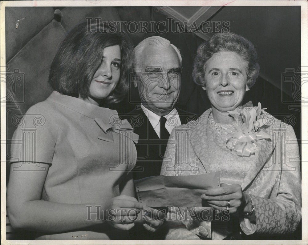 1972 Press Photo Gus Scholle Kathleen Scholle - Historic Images